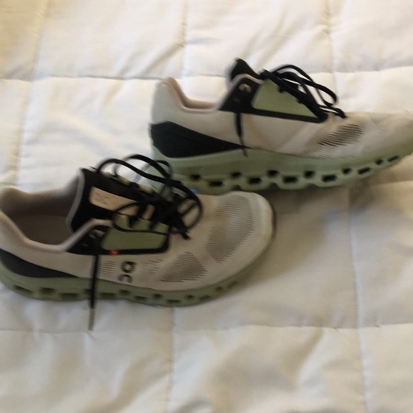 On Cloudstratus - Picture 3 of 6